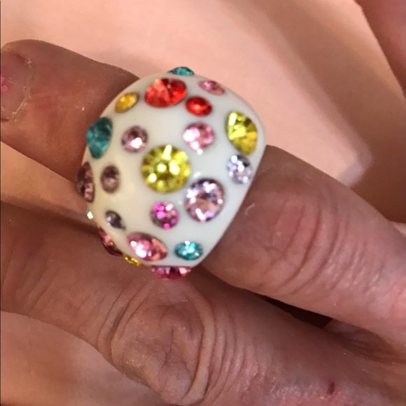Beautiful white dome ring with multicolored stones. - Picture 4 of 4